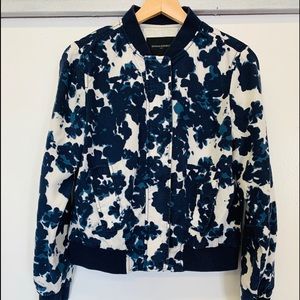 Rare Banana Republic size 6 blue and black tie dye